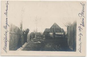 1917 Mádéfalva, Csík-Mádéfalva, Siculeni; utca német katonával / WWI street view with German soldier. photo