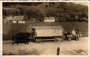 1940 Székelyudvarhely, Odorheiu Secuiesc; Borvíz szállítása ökrös szekérrel, erdélyi folklór / mineral water transporting with ox cart, Transylvanian folklore. Foto Kováts photo + &quot;1940 Székelyudvarhely visszatért&quot; So. Stpl. (EK)