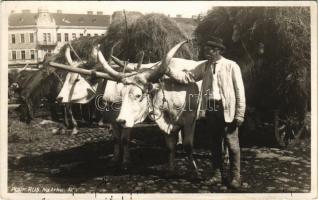 Ungvár, Uzshorod, Uzhhorod, Uzhorod; Na trhu / piac / market. Themac photo (fl)