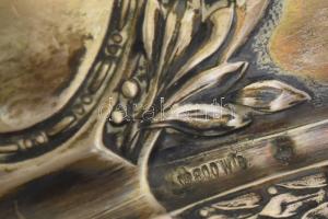 Szecessziós ezüst (Ag) kínáló, üvegbetéttel. Három lábon támaszkodó, áttört peremrészt és medalionok...