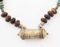 2 db dekoratív tribal stilusú nyaklánc, fa gyöngyökkel, kövekkel, stb 90 cm, 70 cm