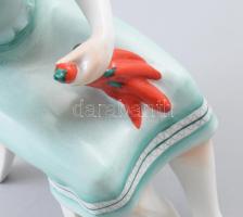 Hollóházi paprikát fűző nő. Jelzett, hibátlan, m: 24,5 cm