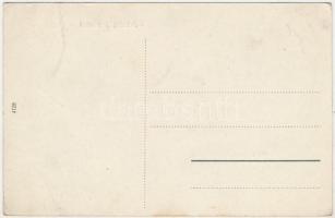 Sáros, Scharosch bei Fogarasch, Soars; utca részlet, háttérben katonák Vöröskeresztes zászlóval / st...