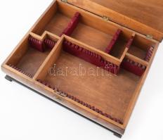 Ezüst (Ag) nyelű 7 darabos antik szervírozó szett, hozzá egy antik intarziás evőeszközkészlet tartó ...