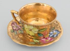 Zsolnay egyedi festésű aranyozott mokkás csésze aljja. Kézzel festett, jelzett, apró lepattanással