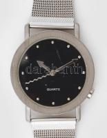 2 darab karóra, közte Luch női karóra