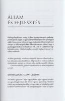 Gyurcsány Ferenc: 
Útközben. [Politikai esszék.] (Dedikált.)
Budapest, (2005). Napvilág Kiadó (Sze...