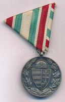 1929. "Magyar Háborús Emlékérem" ezüstözött bronz kitüntetés eredeti mellszalagon T:XF kis...