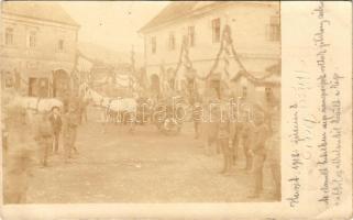 1918 Huszt, Chust, Khust; osztrák-magyar katonák csoportja / WWI Austro-Hungarian K.u.K. military, group of soldiers. Wiesel Dóri photo (EK)