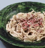 Tál spagetti. Iparművész kerámiamunka, jelzés nélkül, kis sérülésekkel, d: 22 cm