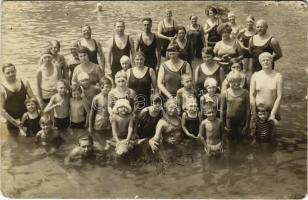 1928 Lovran, Lovrana, Laurana; fürdőzők csoportképe a strandon / beach, bathers, photo (EK)