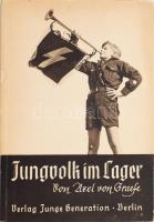 Axel von Graefe: Jungvolk im Lager. Berlin,én., Verlag Junge Generation. Német nyelven. Gazdag fekete-fehér propaganda képanyaggal illusztrált. Kiadói papírkötés, a címlap utáni lap hiányzik, kissé kopott borítóval, a gerincen kis folttal.