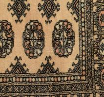 Pakisztáni Bokhara kézzel csomózott gyapjúszőnyeg, jó állapotban, cca 180x128 cm