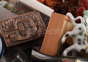 Banános doboznyi vegyes bolhapiac tétel, vegyes állapotban, közte érdekes darabokkal