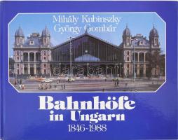 Kubinszky Mihály, Gombár György: Bahnhöfe in Ungarn. Ihre Architektur und Geschichte 1846-1988. (Vasútállomások Magyarországon. Épületek 1846-1988.) Bp., 1989, Idegenforgalmi Propaganda és Kiadó Vállalat. Kiadói kartonált papírkötés, német nyelven.