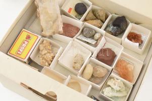 Nagy mennyiségű átnézetlen különböző ásvány, kő gyűjtemény. Egy részük feliratozott, átnézésre érdem...