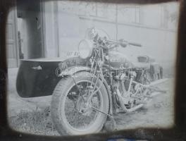 cca 1930-1940 BSA motorkerékpár, üvegnegatív, sarkán a képet nem érintő sérüléssel, 12×9 cm