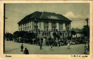 Losonc, Lucenec; YMCA (Fiatalok Keresztény Egyesülete) épület, automobilok. Hungária Könyvesbolt kiadása / YMCA (Young Men&#039;s Christian Association) building (EK)