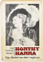 Honthy Hanna (1893-1978) színésznő,operettprimadonna autográf dedikációja Osváth Júlia (1908-1994) opera-énekesnő részére egy róla szóló életrajzi könyvben: Gál György Sándor: Honthy Hanna. Egy diadalmas élet regénye. Bp., 1973, Zeneműkiadó. Kiadói egészvászon-kötés, kissé szakadt, kissé foltos kiadói papír védőborítóban, kissé foltos lapélekkel, néhány beragasztott cikkel.