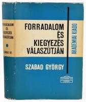 Szabad György: Forradalom és kiegyezés válaszútján 1860-61.  Bp. 1967. Akadémiai. III, 644 l. Aranyozott kiadói egészvászon-kötésben, kissé kopott védőborítóban. A mű 800 példányban jelent meg.