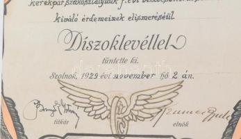 A Szolnoki MÁV Sport-Egyesület díszoklevele kerékpársport-szervezői tevékenységért, az egyesület hit...