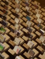 Kare design kép. Applikáció, kollázs, rétegelt falemez. Egyedi darab. Jelzés nélkül. Üvegezett faker...