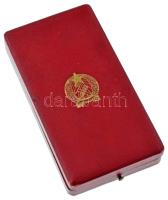 1949. "A Magyar Népköztársasági Érdemérem arany fokozata" zománcozott, aranyozott bronz ki...