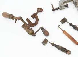 Tölténykészítő szerszámok, 3 db (egyik hiányos) plusz hozzá egy tőr
