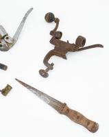 Tölténykészítő szerszámok, 3 db (egyik hiányos) plusz hozzá egy tőr