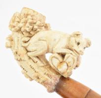 Régi állatfigurával faragott szipka, h: 14 cm