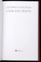 Ljudmila Ulickaja: Csak egy pestis. Ford.: Morcsányi Géza. Bp., 2020, Magvető, kartonált papírkötés,...