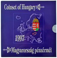 1997. 50f-200Ft (10xklf) "Magyarország pénzérméi" forgalmi sor dísztokban. A belső tokon a...
