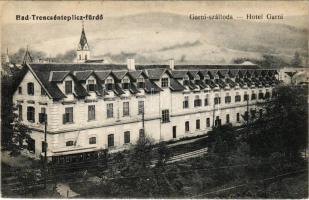 Trencsénteplic, Trencianske Teplice; Garni szálloda, villamos. Wertheim Zsigmond kiadása / Hotel Garni, tram (EK)