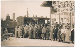 Tátra, Magas-Tátra, Vysoké Tatry; Csorbató fogaskerekű vasútállomás, büfé, vonat / Zahnradbahn Station / Strbské Pleso cogwheel railway station, buffet, train. Hegedüs photo