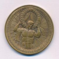 1934. "Szombathelyi Kerékpáros Egylet 40 éves jubileumi érme" bronz emlékérem "Hawel BP" gyártói jelzéssel (41mm) T:AU