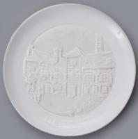 Herendi Porcelángyár litofán emléktányér, fehér mázas/biszkvit, jelzett, d: 18,5 cm