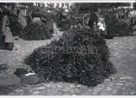 cca 1923 Szegedi paprikavásár, Kerny István (1879-1963) budapesti fotóművész hagyatékából 1 db modern nagyítás, jelzés nélkül, 15x21 cm