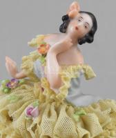 cca 1900 Alteste Volkstedt táncosnő, szoknyáján hiányokkal, jelzett, m: 12 cm