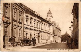 Miskolc, Városháztér az érseki leánynevelővel, automobil (Rb)