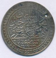 Oszmán Birodalom 1827. (1223/20) 60 Para billon "II. Mahmud" (6,04g) T:VF patina, átfúrt Ottoman Empire 1827. (1223/20) 60 Para billon "Mahmud II" (6,04g) C:VF patina, holed Krause KM#580