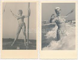 2 db modern fürdőruhás hölgyek fotóképeslap / 2 modern photo postcards: ladies in swimsuit