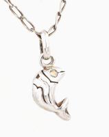 Ezüst(Ag) ovális pancer nyaklánc, jelzett, h: 45 cm, köves hal medállal, 2×0,9 cm, bruttó: 3,7 g