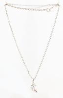 Ezüst(Ag) ovális pancer nyaklánc, jelzett, h: 45 cm, köves hal medállal, 2×0,9 cm, bruttó: 3,7 g