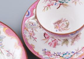 Sarreguiemines reggeliző szett: csésze, alátét, desszertes tál. 1860-1919 között, kis kopással, d: 2...