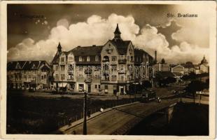 Temesvár, Timisoara; Strada Bratianu / utca, híd, villamos, gyógyszertár, Splendid szálloda, étteremTramar üzlete / street, bridge, tram, pharmacy, hotel, resturant, shops. photo (EK)