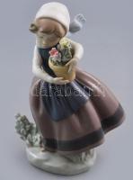 LLadro lány kosárral. Jelzett, szirmokon kis hiánnyal, m: 16,5 cm