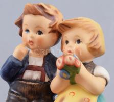 Hummel Goebel "We Congratulate / Gratulálunk" figura. Jelzett, kézzel festett, hibátlan, m...