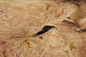 cca 19. sz. vége, Fémszálakkal szőtt keleti díszterítő. Sérüléssel, kiegészítéssel, 102x75 cm