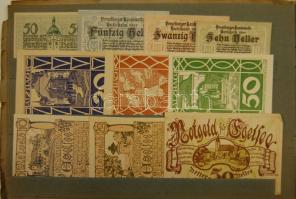 Ausztria 1920-as évek eleje 425 db szükségbankjegy sok különbözővel, részben eredeti berakóban T:I(t...