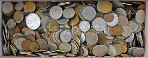 Vegyes, magyar és külföldi érmetétel mintegy ~3kg súlyban, T:vegyes Mixed, Hungarian and foreign coin lot (~3kg) C:mixed